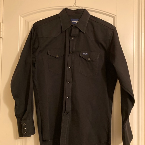 Men’s black Wrangler shirt, black snap buttons LG